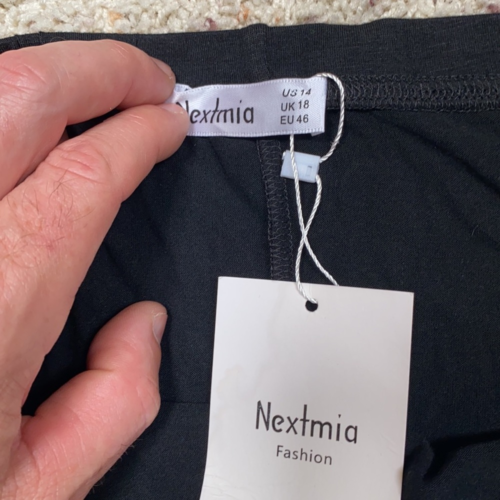 Women’s size14 Nextmia stretchy capris w/lace. - Picture 2 of 8